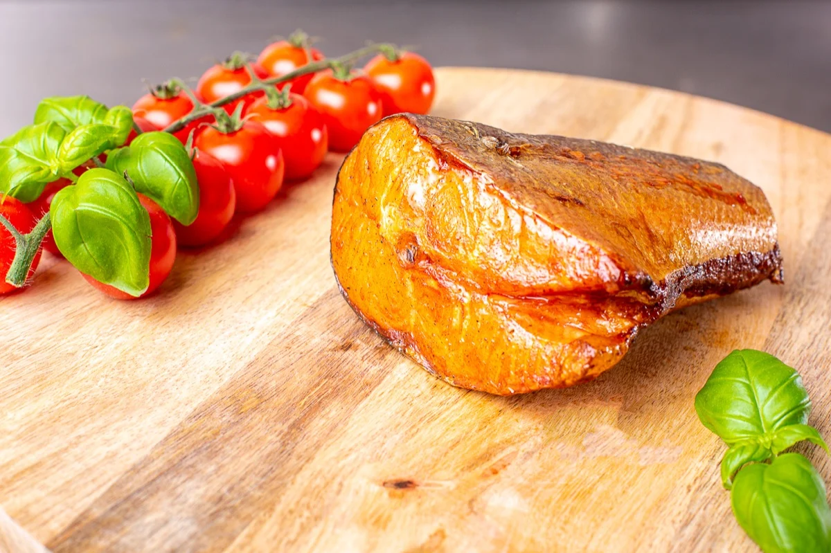 Łosoś wędzony na gorąco, ogony ok. 300 g